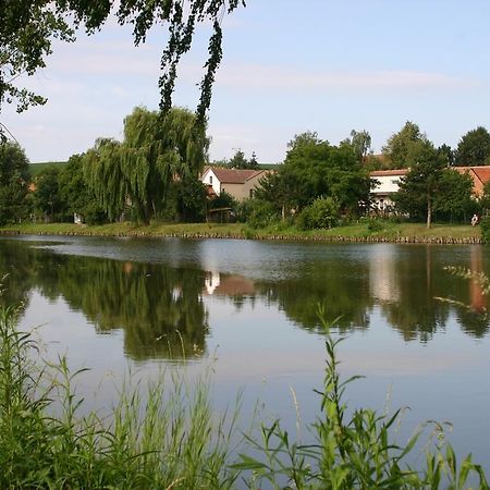 Penzion U Sklepu Hotel Hovorany ภายนอก รูปภาพ