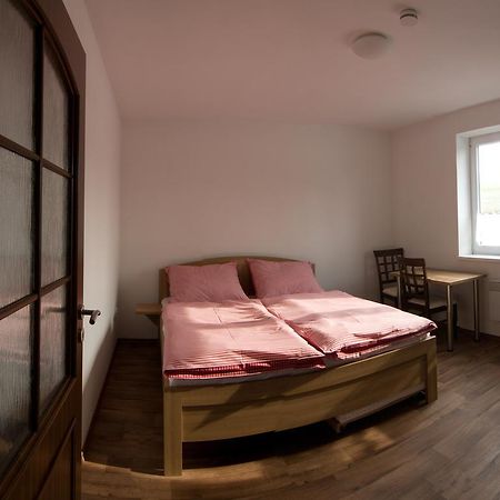 Penzion U Sklepu Hotel Hovorany ภายนอก รูปภาพ
