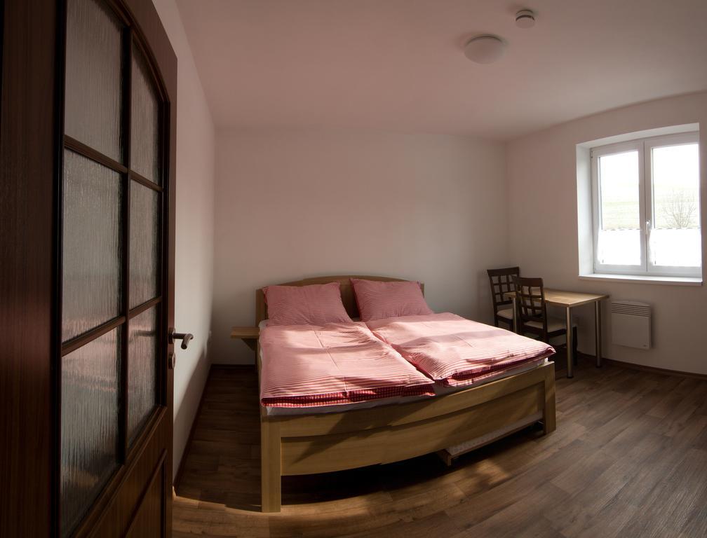 Penzion U Sklepu Hotel Hovorany ภายนอก รูปภาพ