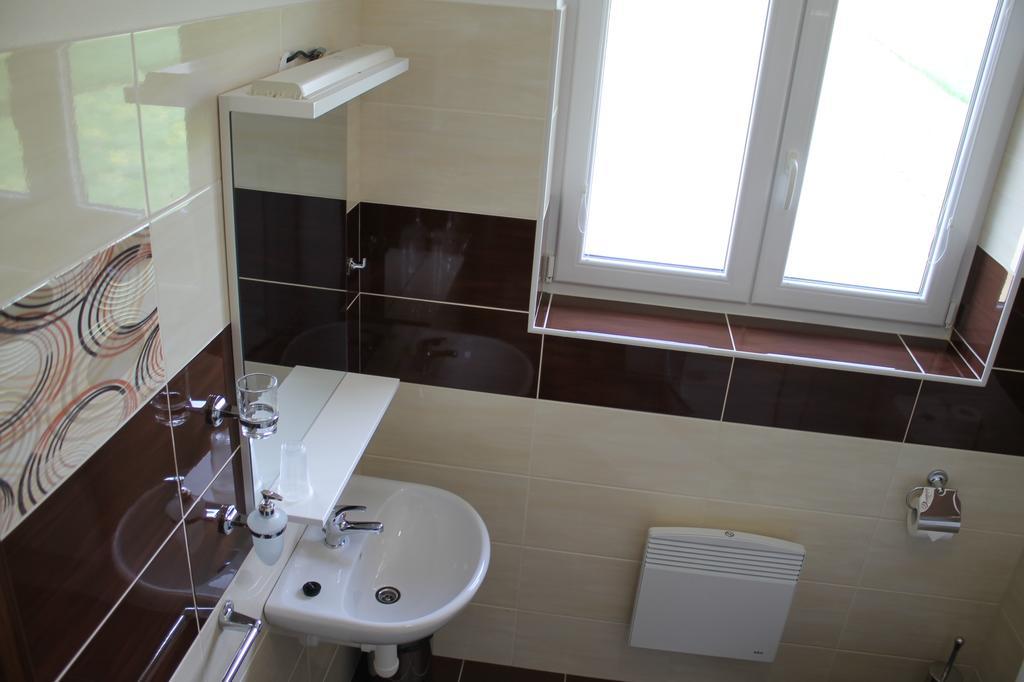 Penzion U Sklepu Hotel Hovorany ภายนอก รูปภาพ