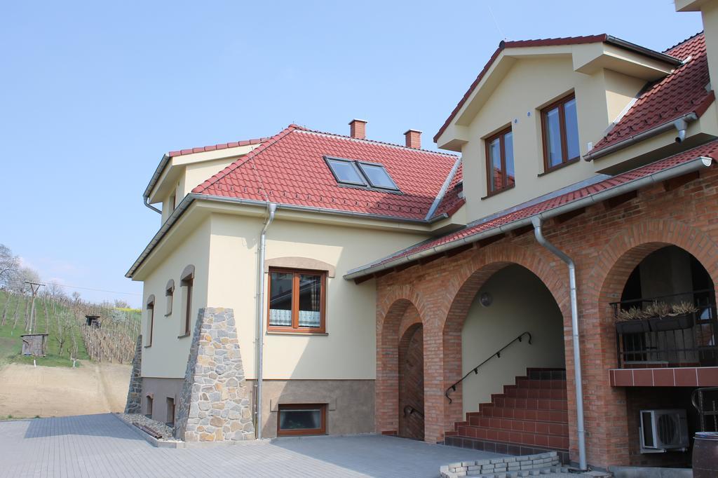 Penzion U Sklepu Hotel Hovorany ภายนอก รูปภาพ