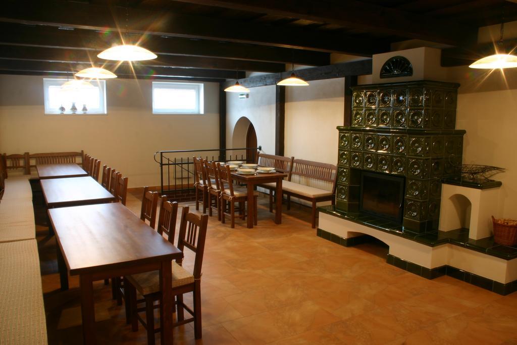Penzion U Sklepu Hotel Hovorany ภายนอก รูปภาพ